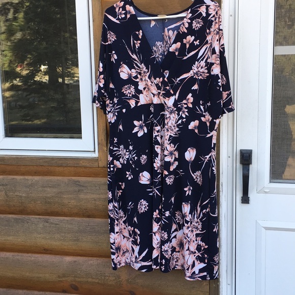 kaileigh Dresses & Skirts - 🌺 dress gorgeous colors.